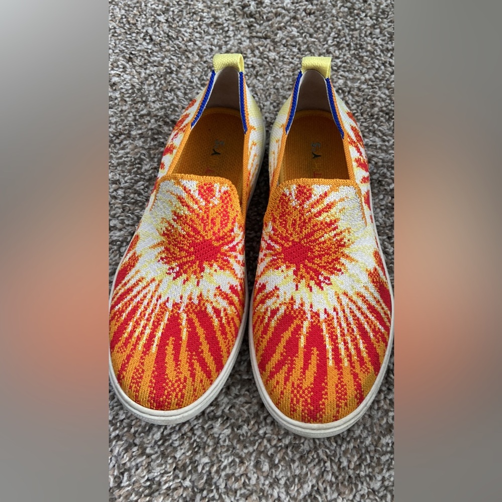 Rothy’s Youth Tangerine Burst Tie Dye Slip On Sneakers Size 4